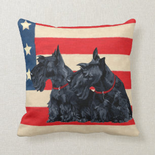 Almohada de dos terrier escoceses patrióticos