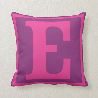 Almohada de "E", parte de la serie del AMOR