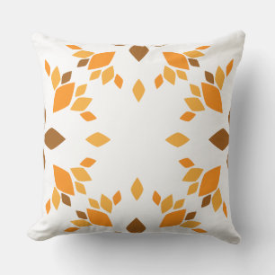 almohada de estampado floral marrón