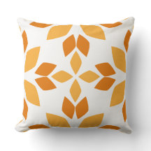 almohada de estampado floral marrón