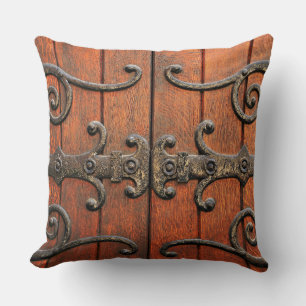 Almohada de estilo medieval con decoración gótica