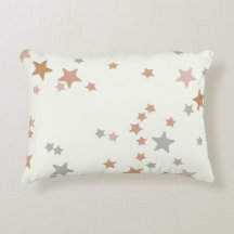 almohada de estrellas en rosa neutro y gris