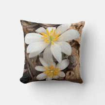 Almohada de flor blanca