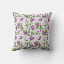 almohada de flores grisáceas y violetas con maripo