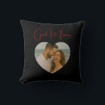 Almohada de foto personalizada de buenos días y bu<br><div class="desc">Comienza y termina cada día con amor ❤️ Esta almohada personalizable de dos lados es el regalo romántico perfecto. Agrega tus propias fotos dentro del marco en forma de corazón: un lado dice Buenos días con tu imagen favorita,  y el otro lado dice Buenas noches con otro recuerdo.</div>
