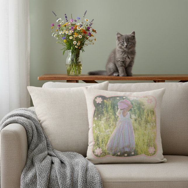Almohada de Foto Personalizada - Estilo Granja Rús (Personalized photo pillow with a printed burlap rustic look.)