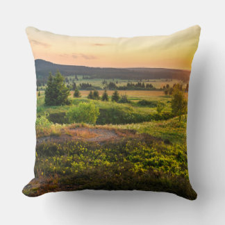almohada de fotos de las montañas del atardecer