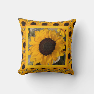 Almohada de girasol y cuadros de búfalo