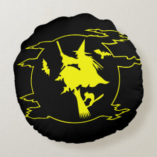 Almohada de Halloween de bruja de cráneos negros y
