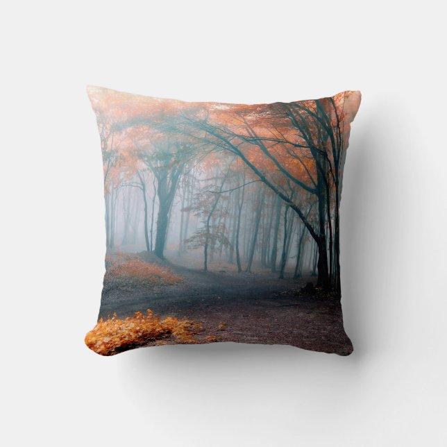 Almohada de Hojas de Otoño en Bosque Brumoso (Anverso)