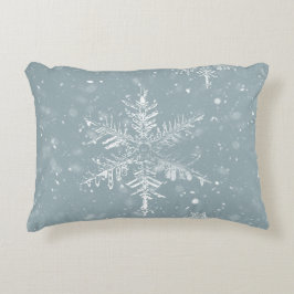 Almohada de invierno con copo de nieve azul