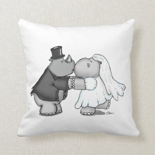 Almohada de la boda con la novia y el novio