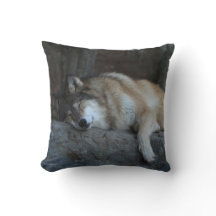Almohada de la casa de campo del lobo el dormir