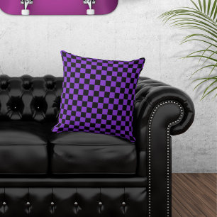 Almohada de lanzamiento a cuadros negra y morada