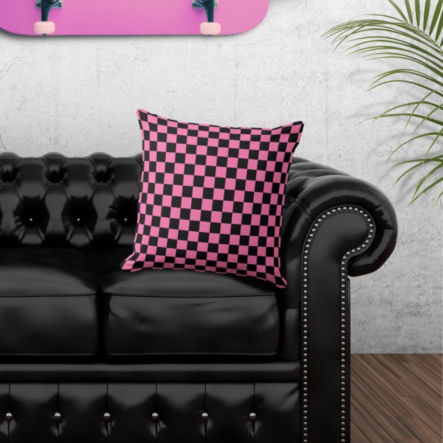 Almohada de lanzamiento a cuadros negra y rosa (Subido por el creador)