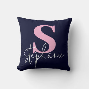 Almohada de lanzamiento azul marino con letra de m