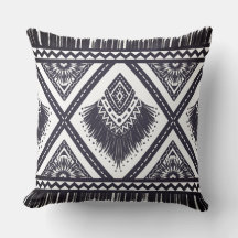 Almohada de lanzamiento con patrón boho blanco nav