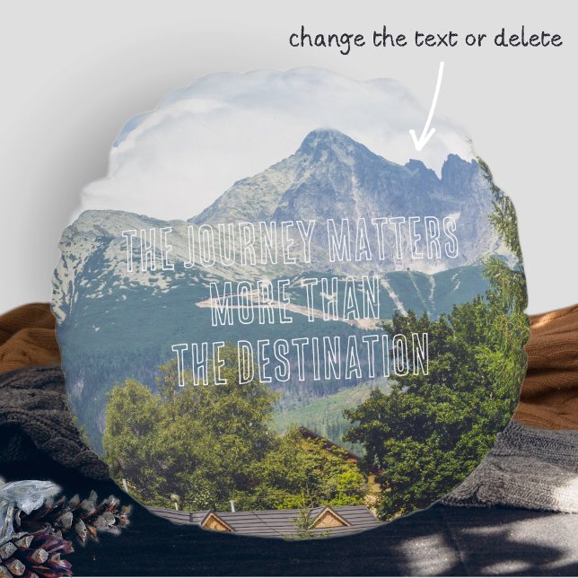 almohada de lanzamiento con vistas a la montaña (Subido por el creador)