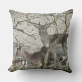 Almohada de lanzamiento de gamos en el bosque