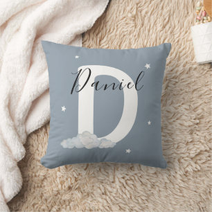Almohada de lanzamiento de guardería con nombre in