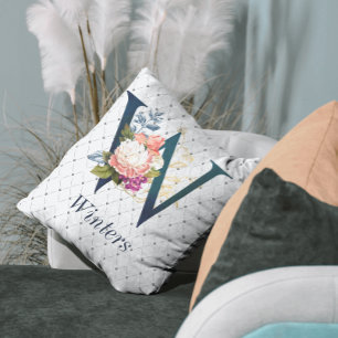 Almohada de lanzamiento de monograma floral Navy W