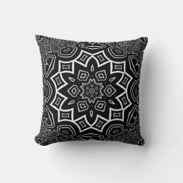 almohada de lanzamiento de patrón bw maori