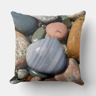 Almohada de lanzamiento de rocas del lago Superior