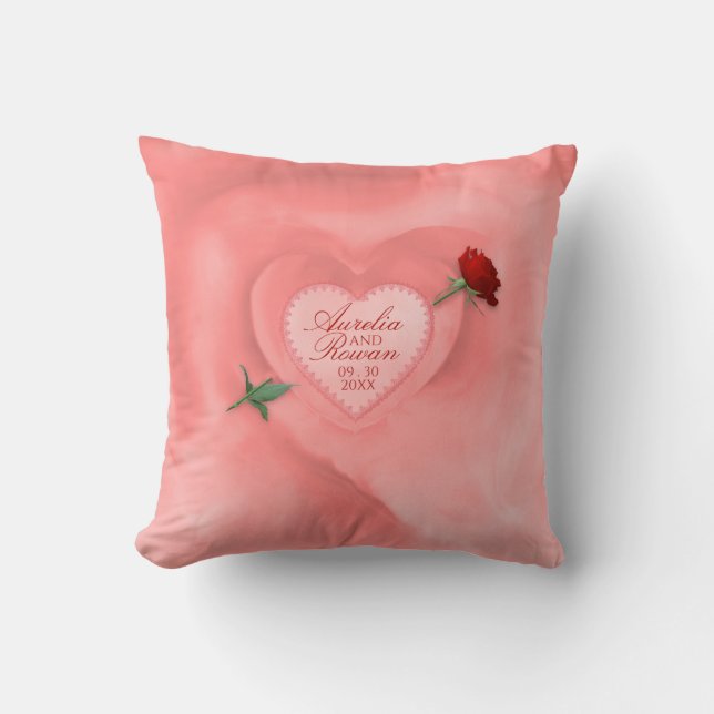 Almohada de lanzamiento de rosa a través del coraz (Anverso)