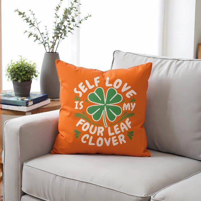 Almohada de lanzamiento de trébol de cuatro hojas  (Subido por el creador)