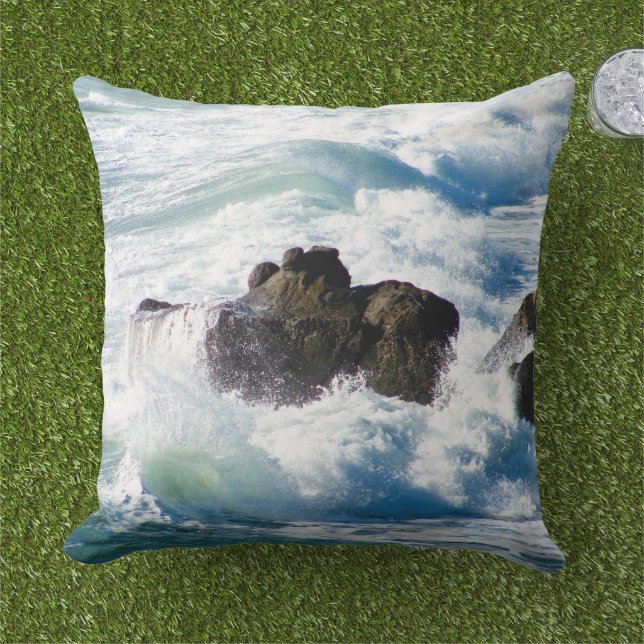 Almohada de lanzamiento dramática de olas oceánica (Césped)