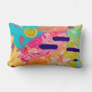 Almohada de lanzamiento feliz cotidiano