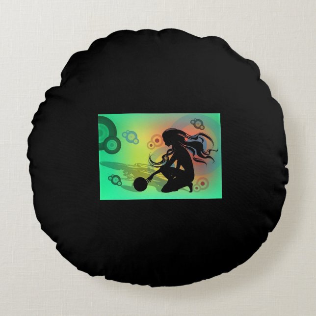 almohada de lanzamiento negro con diseño verde. (Anverso)