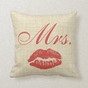 Almohada de las parejas, labios rojos de la señora