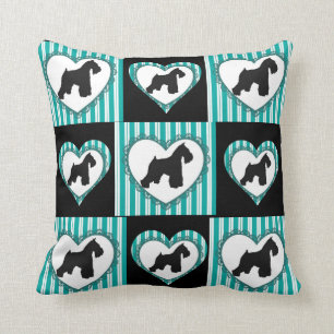 Almohada de los corazones y de las rayas de los