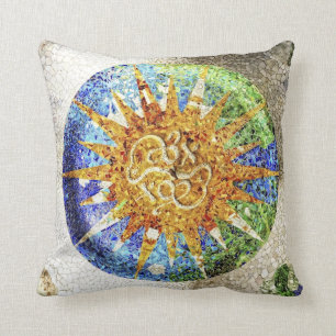 Almohada de los mosaicos de Guell del parque