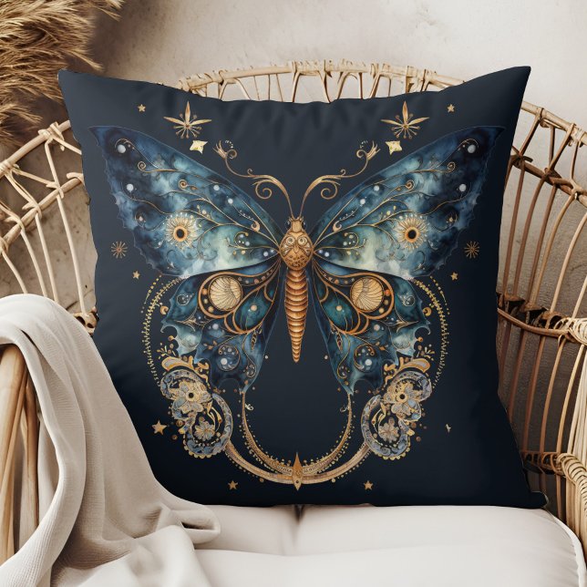 Almohada de Luna de Moth - Bruja Celestial de Witc (Lunar Moth - Celestial Witchmas Throw Pillow in a boho rattan armchair.)