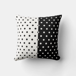 Almohada de lunares en blanco y negro