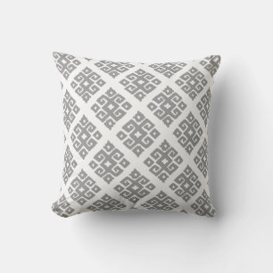 almohada de madera gris blanca con estampado de cl