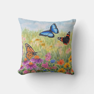 Almohada de mariposas y flores