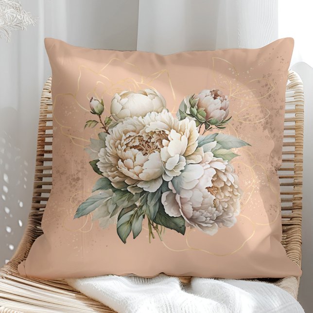 Almohada de melocotón rústico con peonías doradas  (Rustic Peach Pillow with Golden and Blush Peonies in a sunny rattan armchair.)