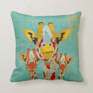 Almohada de MoJo de tres jirafas que mira a