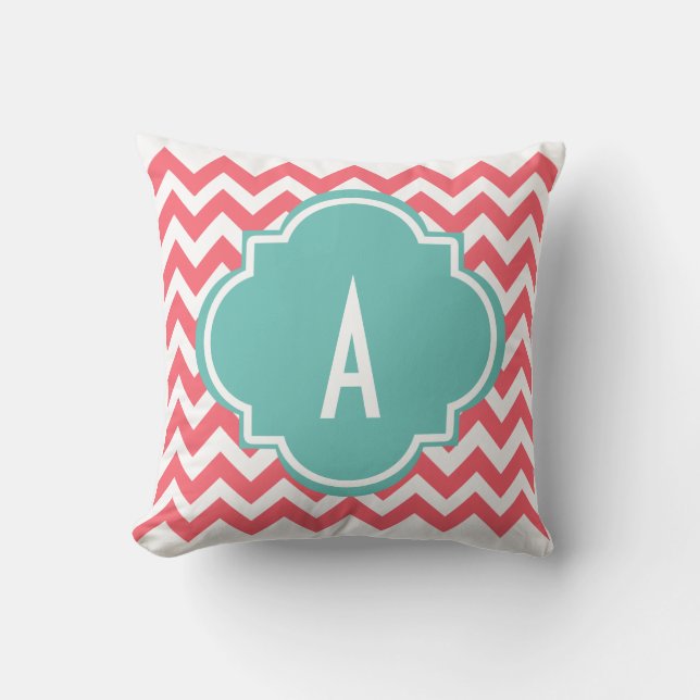 Almohada de monograma con rayas de chevron rosadas (Anverso)