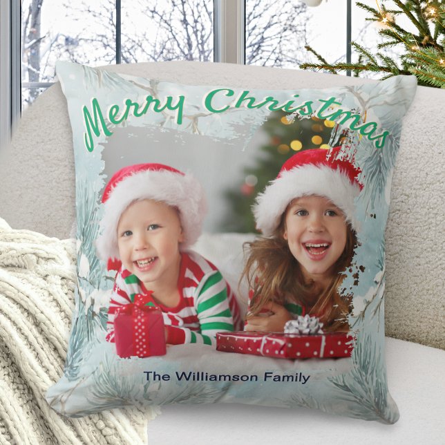Almohada de Navidad con foto personalizada de esca (A festive pillow with an elegant winter frost design, personalized with a photo and text)