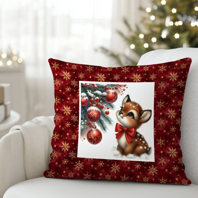 Almohada de Navidad encantadora con cervatillo en  (Enchanting baby fawn snowy forest Christmas pillow (52))