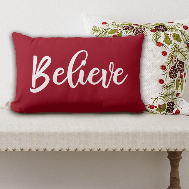 almohada de Navidades de guiones de creencia roja (Believe Christmas pillow in an elegant script font. so pretty for your Christmas decor.)