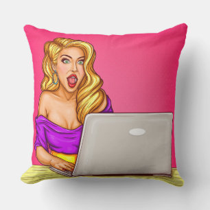 Almohada de niña rubia
