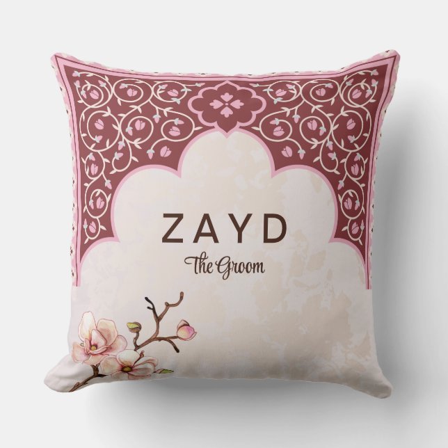 Almohada de Novio Arabesco – Arco Floral Granate (Anverso)