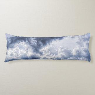 almohada de nubes tormentosas