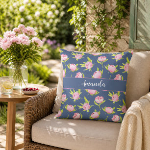 Almohada de patrón de peonías con nombre personali