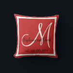 almohada de pulsación de botón rojo de pareja/fami<br><div class="desc">almohada monogramada personalizada rosa, negro y blanco con nombres de novias y novios y fecha boda en escritura decorativa. Fondo de color tostado sólido. Hace un gran regalo para los recién casados. Elegante, moderno, accesorio para tu habitación, silla favorita o cualquier habitación en tu casa familiar. Personalizar con sus nombres,...</div>